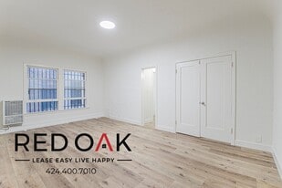 739 Normandie Ave in Los Angeles, CA - Building Photo