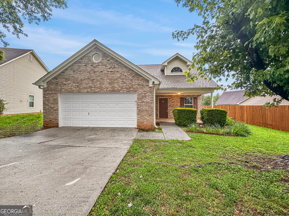 112 Tyler Way in Jackson, GA - Building Photo