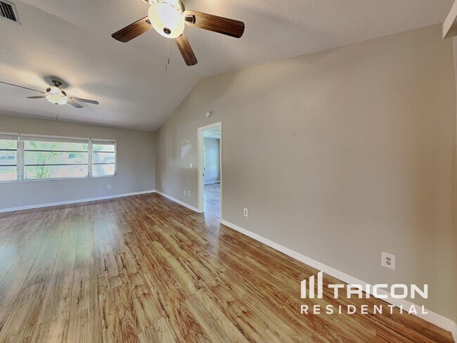 20336 Peachland Blvd in Port Charlotte, FL - Building Photo - Building Photo