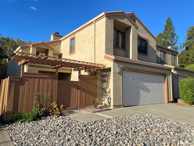 28041 Thorup Ln in Hayward, CA - Building Photo - Building Photo