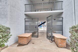 Westwood Apartments - 714 E. 10th St Tucso...