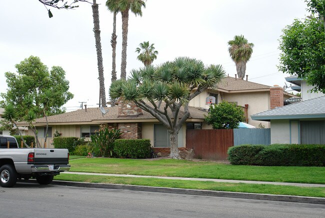 12062 Bayport St in Garden Grove, CA - Foto de edificio - Building Photo