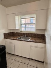 2545 York St in Opa Locka, FL - Building Photo - Building Photo