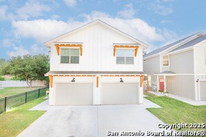 10206 Lynwood Vlg in San Antonio, TX - Building Photo