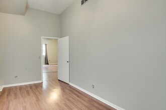 1825 N Kedzie Ave in Chicago, IL - Building Photo - Building Photo