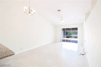 5442 Whitten Dr in Naples, FL - Building Photo - Building Photo