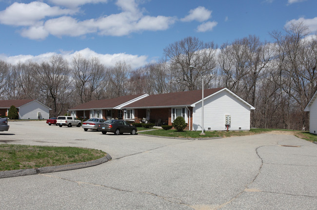Gan-Aden South in Willimantic, CT - Foto de edificio - Building Photo