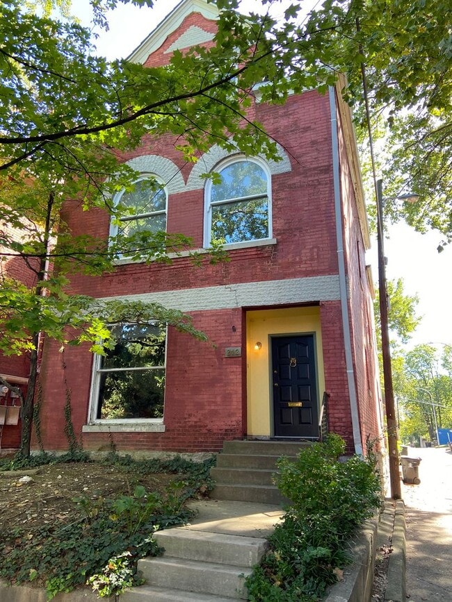property at 212 W Lee St