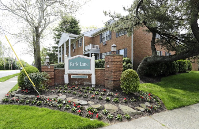 Park Lane in Little Falls, NJ - Foto de edificio - Building Photo