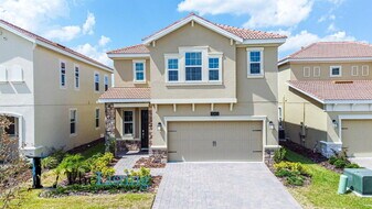 1043 Blackwolf Run Dr in Davenport, FL - Building Photo
