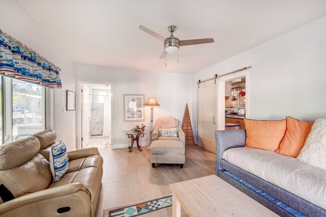 157 Ocean Dr in Tavernier, FL - Building Photo - Building Photo