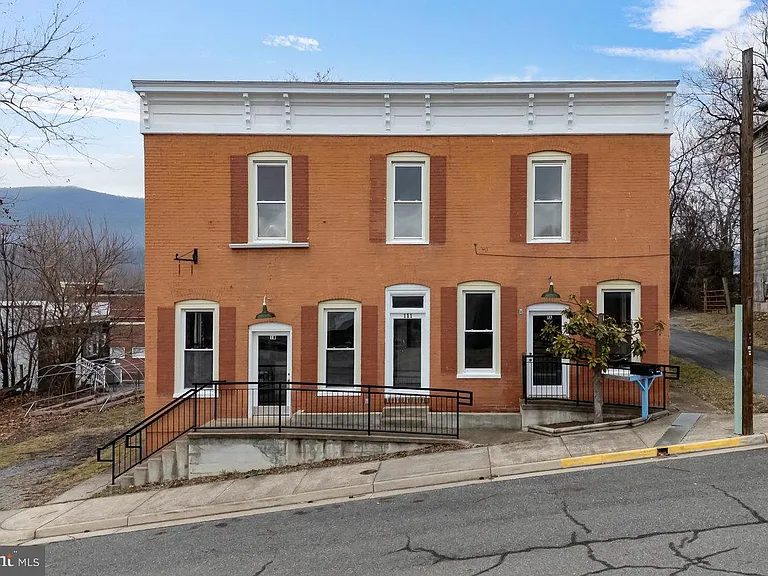 111 Pennsylvania Ave in Shenandoah, VA - Building Photo