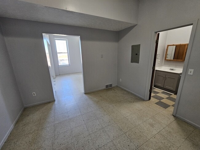 3009 Pearl Ave in Lorain, OH - Foto de edificio - Building Photo