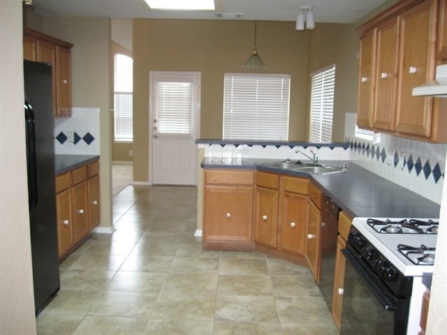 5123 Chase Park Gate St in Bacliff, TX - Foto de edificio - Building Photo