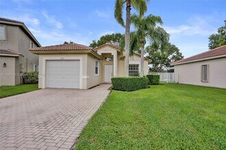 4108 Sapphire Terrace in Weston, FL - Foto de edificio - Building Photo