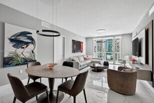 300 Sunny Isles Blvd in Sunny Isles Beach, FL - Building Photo
