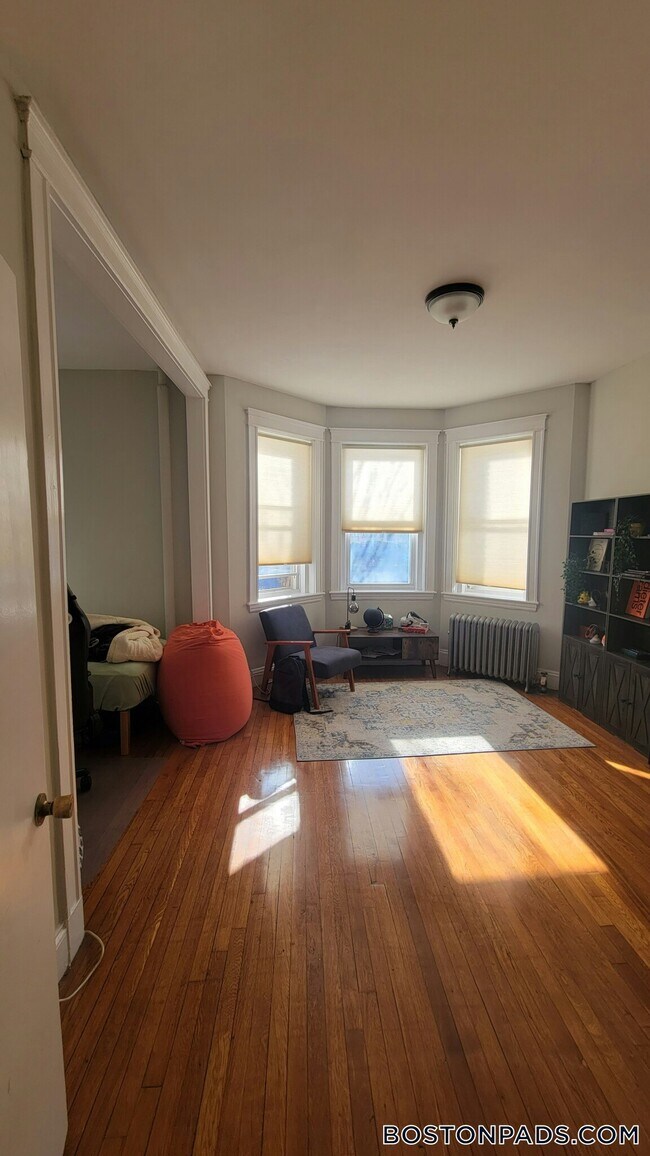 1185 Commonwealth Ave in Boston, MA - Building Photo - Building Photo