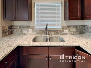 4007 Anton Dr in San Antonio, TX - Building Photo - Building Photo
