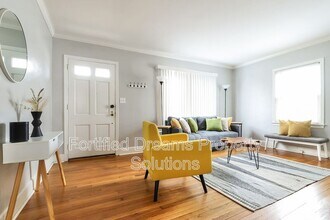 3021 Sourwood Rd in Greensboro, NC - Foto de edificio - Building Photo