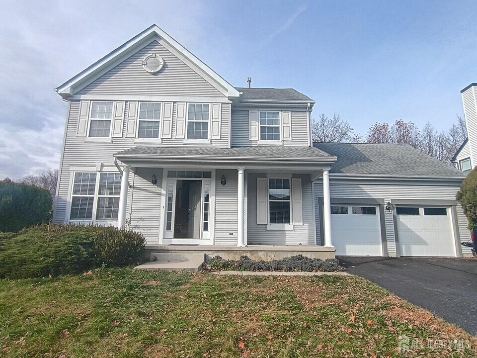 43 Brent Dr in Howell, NJ - Building Photo