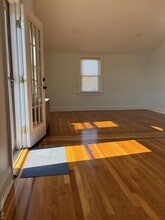 367 E Chester St, Unit Upper in Long Beach, NY - Foto de edificio - Building Photo