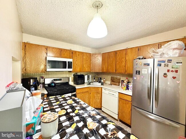 82 Versailles Ct in Hamilton Township, NJ - Building Photo - Building Photo