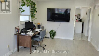 22 Engel Crescent in Barrie, ON - Building Photo - Building Photo