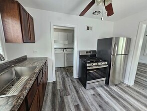 610 Wildwood Ave in Mundelein, IL - Building Photo - Building Photo