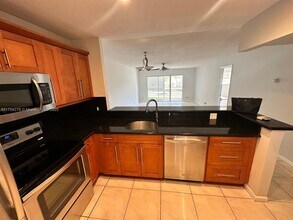 608 NE 2nd St in Dania Beach, FL - Building Photo - Building Photo