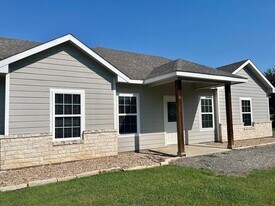 1905 County Rd 429 in Cleburne, TX - Building Photo