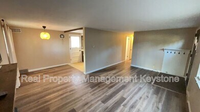 5114 Caste Dr in Pittsburgh, PA - Building Photo - Building Photo