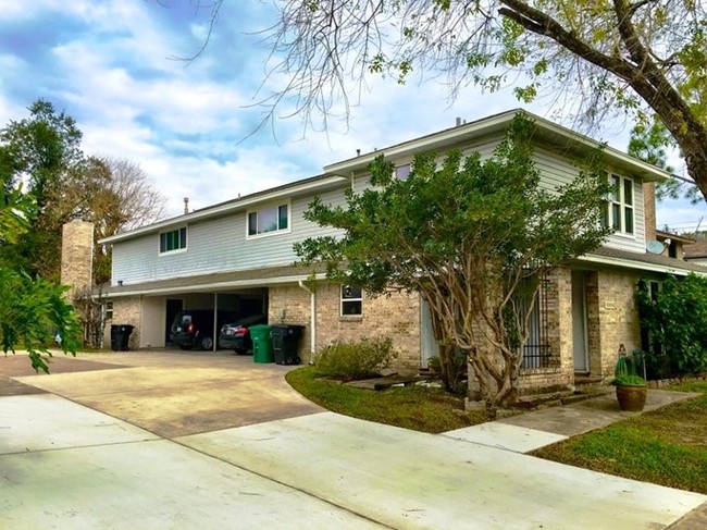 Sugar Hill Fourplex in Houston, TX - Foto de edificio - Building Photo