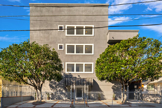 5541 Fulcher Ave in North Hollywood, CA - Building Photo - Building Photo