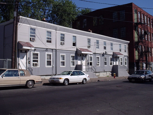 395-401 Summer St in Paterson, NJ - Building Photo - Building Photo