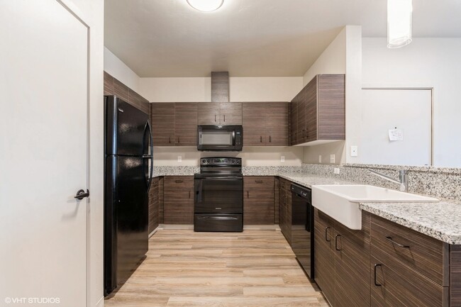 property at 1940 Jefferson Blvd