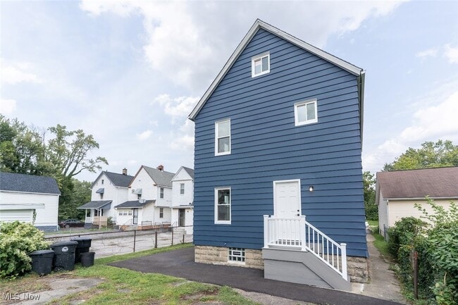 property at 1464 E 123rd St