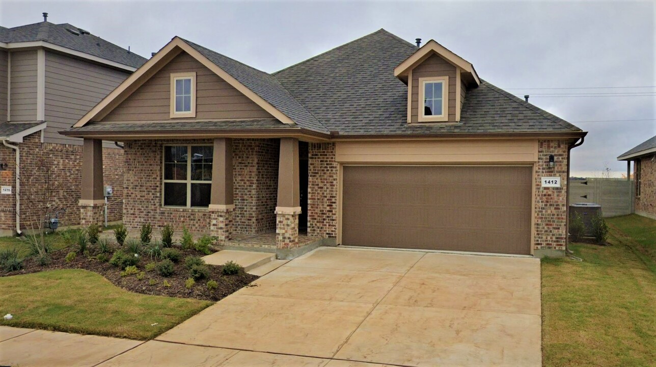 1412 Canary Ln in Bartonville, TX - Foto de edificio