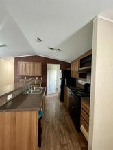 8810 Los Robles Ave in Alvin, TX - Building Photo - Building Photo