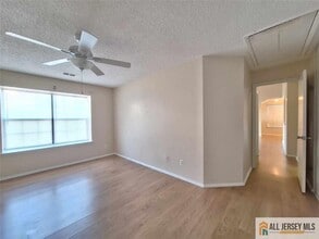 511 Sunshine Ct in Sayreville, NJ - Building Photo - Building Photo