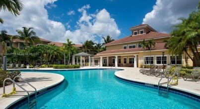 6492 Emerald Dunes Dr, Unit 305 in Royal Palm Beach, FL - Building Photo - Building Photo