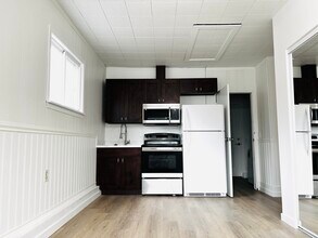 25818 19th Ave S in Des Moines, WA - Foto de edificio - Building Photo