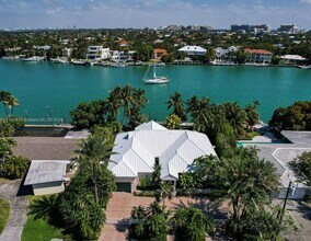 621 N Mashta Dr in Key Biscayne, FL - Building Photo - Building Photo