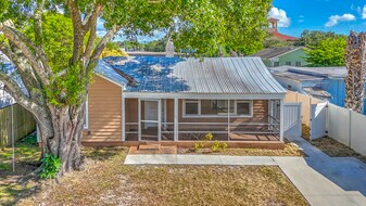 1204 Easter Ave in Fort Pierce, FL - Building Photo