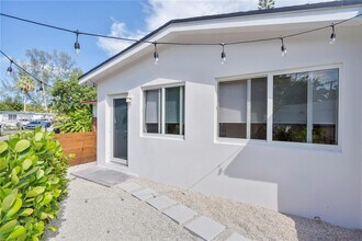 2380 NE 137th St in North Miami Beach, FL - Building Photo - Building Photo