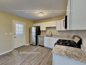 1712 Blue Island Dr in Crystal Lake, IL - Building Photo - Building Photo