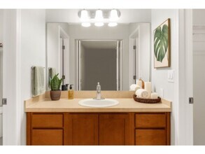 5537 Executive Dr in New Port Richey, FL - Building Photo - Building Photo