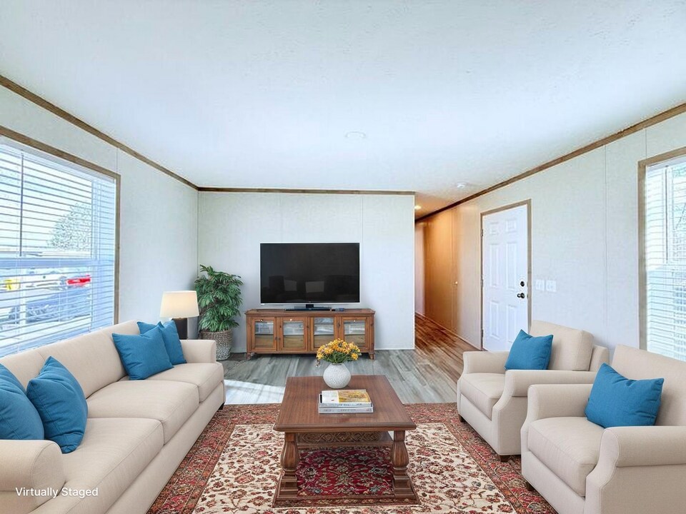 52919 N Zacharias Ct in Chesterfield, MI - Building Photo