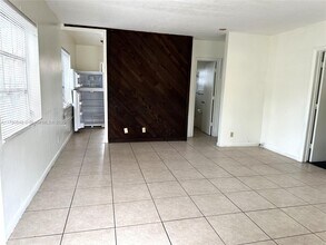 146 NW 40th Ct-Unit -1 in Oakland Park, FL - Building Photo - Building Photo