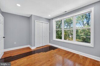 313 Parkland Pl SE, Unit 2 in Washington, DC - Building Photo - Building Photo