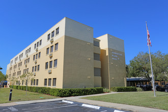 Manhattan Place Apartments in Tampa, FL - Building Photo - Building Photo